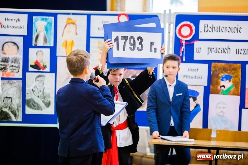 Zdjęcie w galerii na portalu naszraciborz.pl: W SP13 odbyła się uroczysta akademia z okazji Dnia Niepodległości wiadomości z regionu