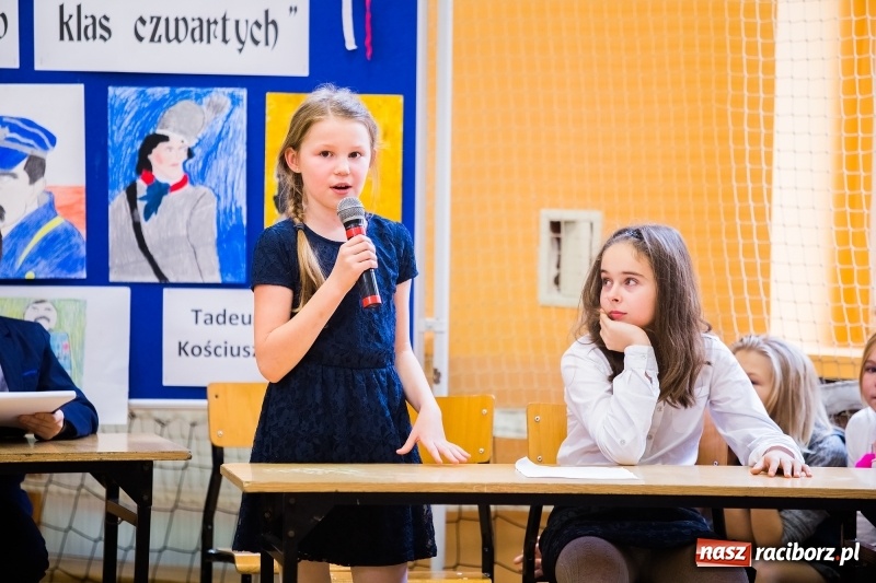 Zdjęcie w galerii na portalu naszraciborz.pl: W SP13 odbyła się uroczysta akademia z okazji Dnia Niepodległości wiadomości z regionu