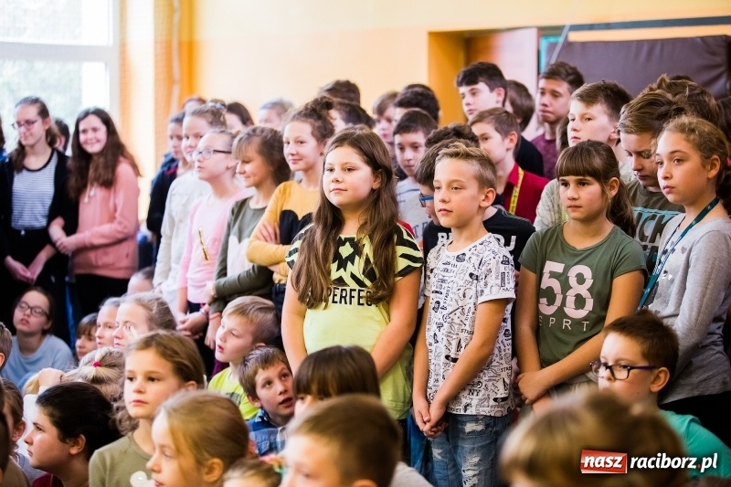 Zdjęcie w galerii na portalu naszraciborz.pl: W SP13 odbyła się uroczysta akademia z okazji Dnia Niepodległości wiadomości z regionu