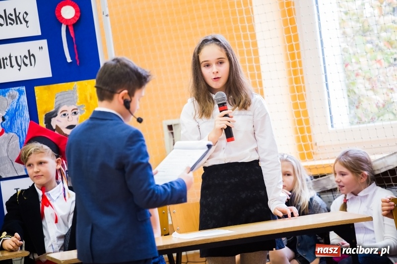 Zdjęcie w galerii na portalu naszraciborz.pl: W SP13 odbyła się uroczysta akademia z okazji Dnia Niepodległości wiadomości z regionu