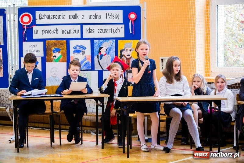 Zdjęcie w galerii na portalu naszraciborz.pl: W SP13 odbyła się uroczysta akademia z okazji Dnia Niepodległości wiadomości z regionu