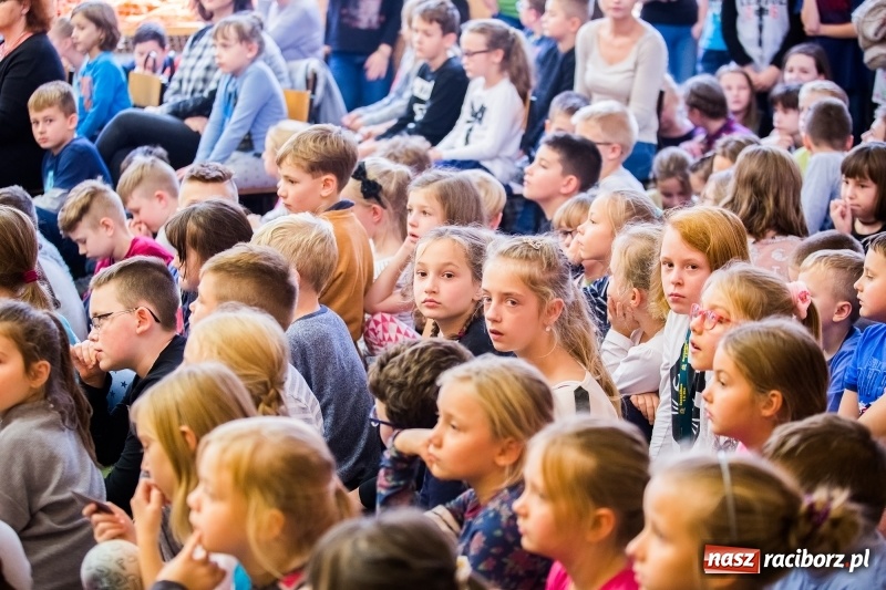 Zdjęcie w galerii na portalu naszraciborz.pl: W SP13 odbyła się uroczysta akademia z okazji Dnia Niepodległości wiadomości z regionu