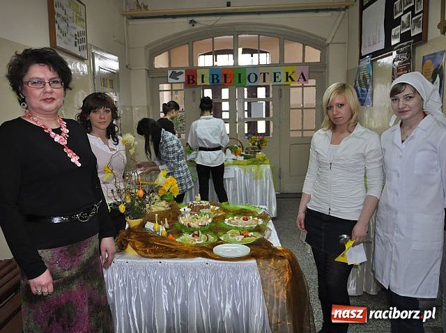 Zdjęcie w galerii na portalu naszraciborz.pl: Pichcili pod okiem specjalisty wiadomości z regionu