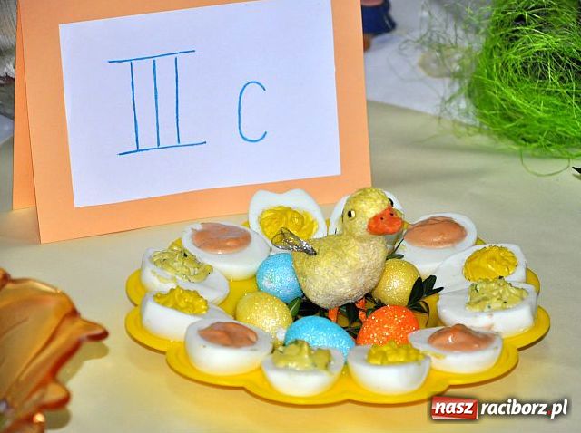 Zdjęcie w galerii na portalu naszraciborz.pl: Pichcili pod okiem specjalisty wiadomości z regionu