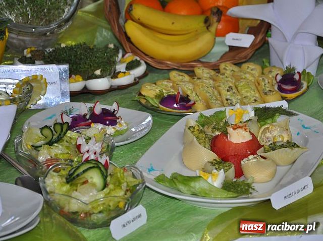 Zdjęcie w galerii na portalu naszraciborz.pl: Pichcili pod okiem specjalisty wiadomości z regionu