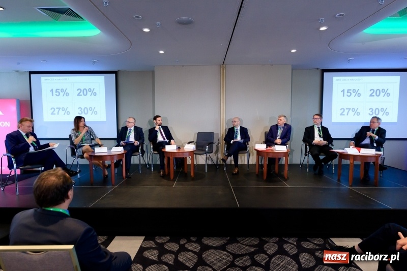 Zdjęcie w galerii na portalu naszraciborz.pl: Rafako o innowacjach w energetyce. Joachim Huwer z odznaką Zasłużony dla Energetyki  wiadomości z regionu