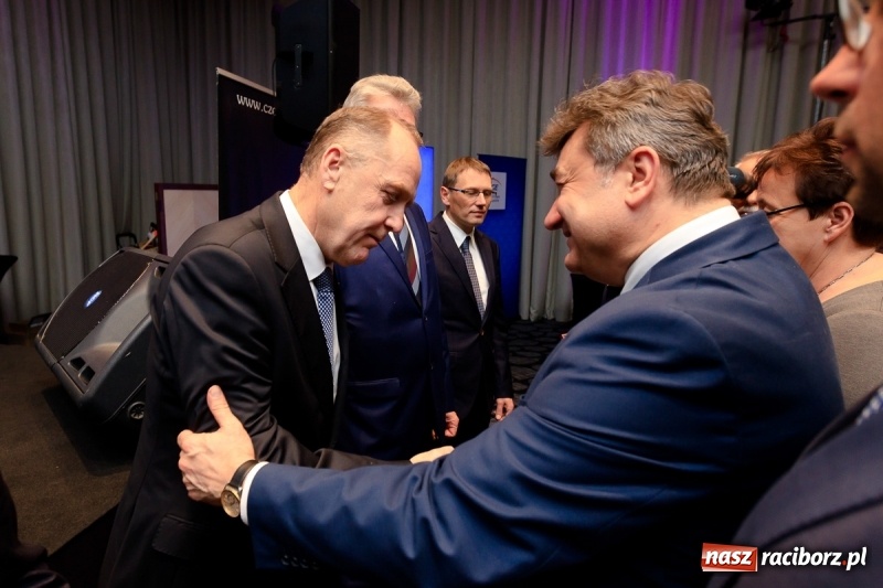 Zdjęcie w galerii na portalu naszraciborz.pl: Rafako o innowacjach w energetyce. Joachim Huwer z odznaką Zasłużony dla Energetyki  wiadomości z regionu