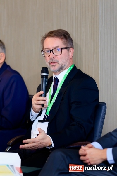 Zdjęcie w galerii na portalu naszraciborz.pl: Rafako o innowacjach w energetyce. Joachim Huwer z odznaką Zasłużony dla Energetyki  wiadomości z regionu