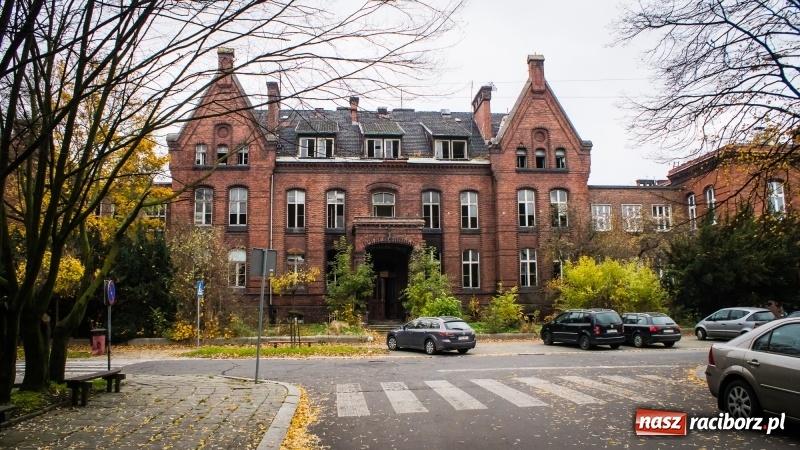 Zdjęcie w galerii na portalu naszraciborz.pl: Sodomy i Gomory w starym szpitalu ciąg dalszy. Czytelniczki alarmują o tym, co się dzieje w centrum Raciborza wiadomości z regionu