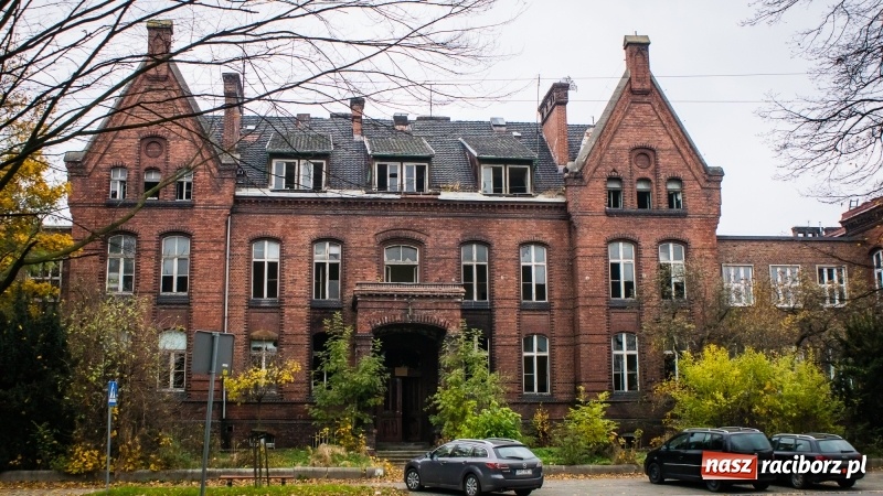 Zdjęcie w galerii na portalu naszraciborz.pl: Sodomy i Gomory w starym szpitalu ciąg dalszy. Czytelniczki alarmują o tym, co się dzieje w centrum Raciborza wiadomości z regionu