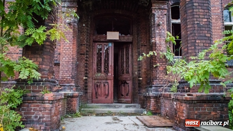 Zdjęcie w galerii na portalu naszraciborz.pl: Sodomy i Gomory w starym szpitalu ciąg dalszy. Czytelniczki alarmują o tym, co się dzieje w centrum Raciborza wiadomości z regionu