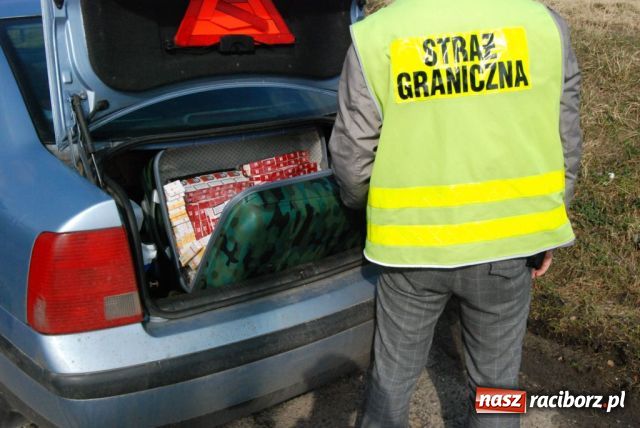 Zdjęcie w galerii na portalu naszraciborz.pl: Irańczyk bez paszportu i zatrzymanie nielegalnych papierosów wiadomości z regionu