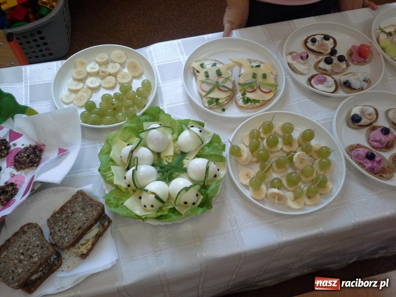 Zdjęcie w galerii na portalu naszraciborz.pl: Pierwszaki z SP4 wzięły udział w Europejskim Dniu Zdrowego Żywienia wiadomości z regionu