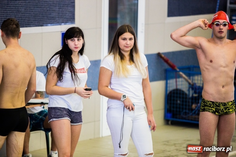 Zdjęcie w galerii na portalu naszraciborz.pl: Rejonowe finały w pływaniu w ZSOMS wiadomości z regionu