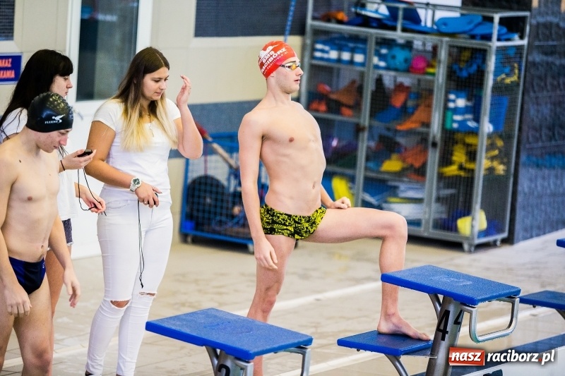 Zdjęcie w galerii na portalu naszraciborz.pl: Rejonowe finały w pływaniu w ZSOMS wiadomości z regionu