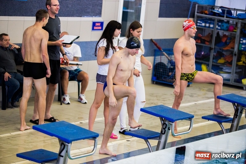 Zdjęcie w galerii na portalu naszraciborz.pl: Rejonowe finały w pływaniu w ZSOMS wiadomości z regionu