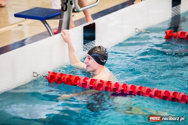 Zdjęcie w galerii na portalu naszraciborz.pl: Rejonowe finały w pływaniu w ZSOMS wiadomości z regionu