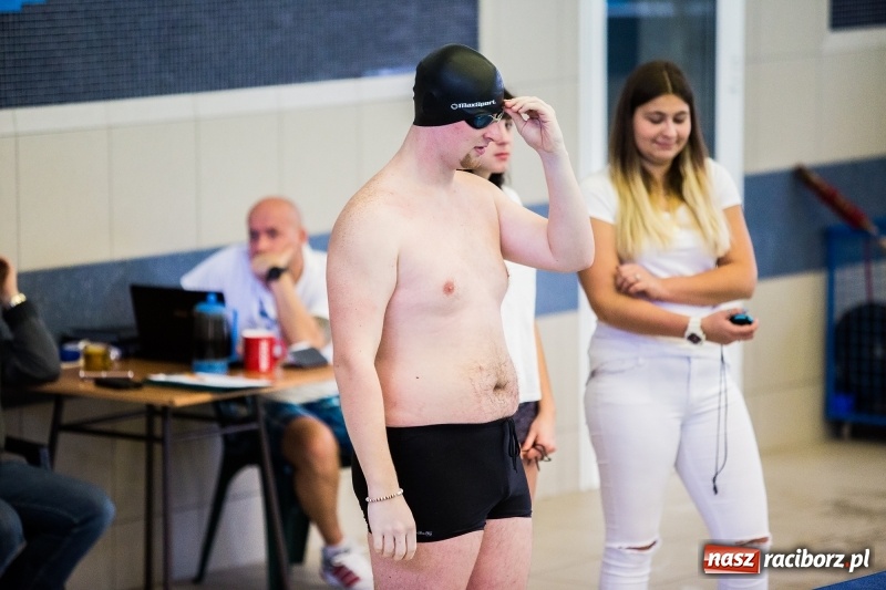 Zdjęcie w galerii na portalu naszraciborz.pl: Rejonowe finały w pływaniu w ZSOMS wiadomości z regionu