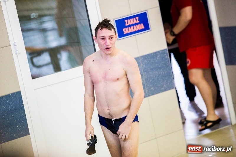 Zdjęcie w galerii na portalu naszraciborz.pl: Rejonowe finały w pływaniu w ZSOMS wiadomości z regionu
