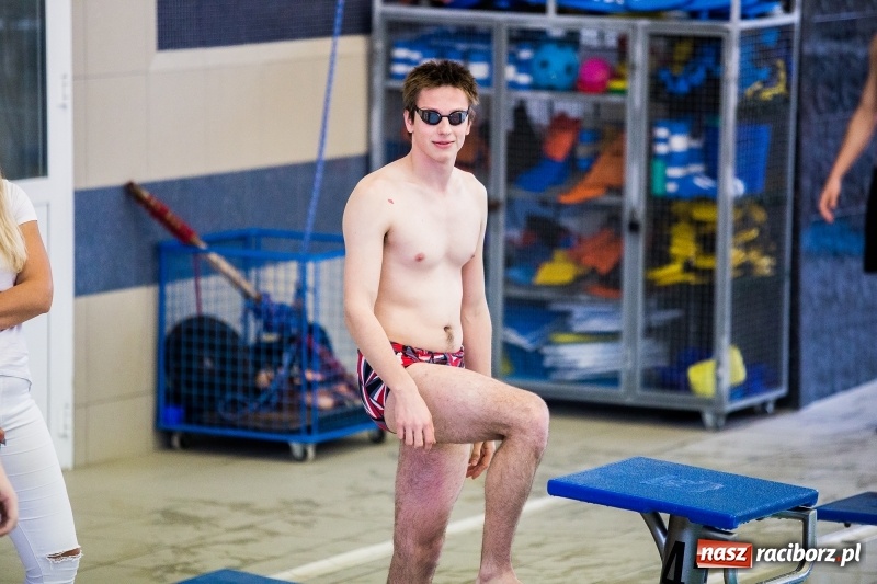 Zdjęcie w galerii na portalu naszraciborz.pl: Rejonowe finały w pływaniu w ZSOMS wiadomości z regionu