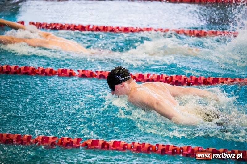 Zdjęcie w galerii na portalu naszraciborz.pl: Rejonowe finały w pływaniu w ZSOMS wiadomości z regionu