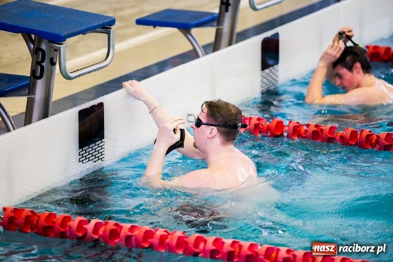 Zdjęcie w galerii na portalu naszraciborz.pl: Rejonowe finały w pływaniu w ZSOMS wiadomości z regionu