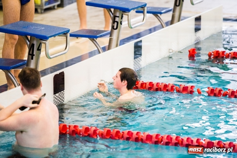 Zdjęcie w galerii na portalu naszraciborz.pl: Rejonowe finały w pływaniu w ZSOMS wiadomości z regionu