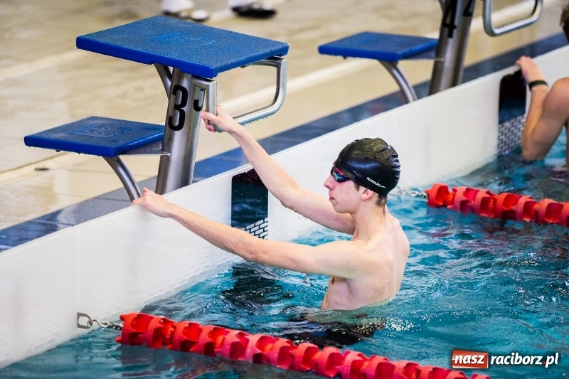 Zdjęcie w galerii na portalu naszraciborz.pl: Rejonowe finały w pływaniu w ZSOMS wiadomości z regionu