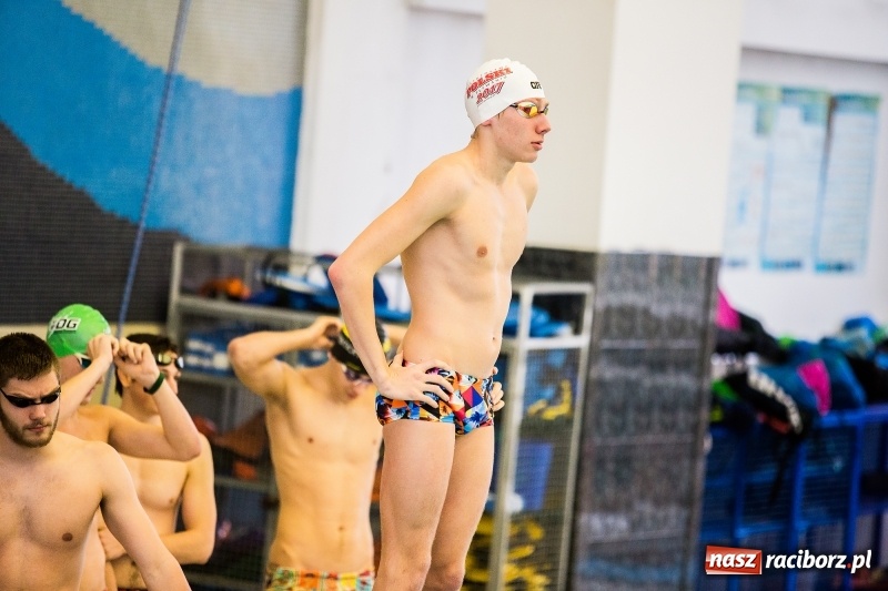 Zdjęcie w galerii na portalu naszraciborz.pl: Rejonowe finały w pływaniu w ZSOMS wiadomości z regionu