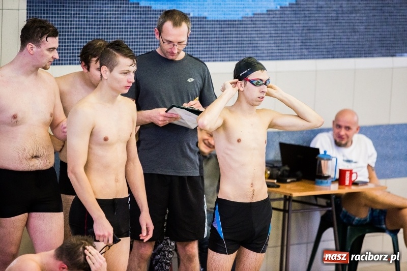 Zdjęcie w galerii na portalu naszraciborz.pl: Rejonowe finały w pływaniu w ZSOMS wiadomości z regionu