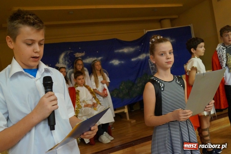 Zdjęcie w galerii na portalu naszraciborz.pl: W Nędzy św. Marcin w dwóch językach. Orszak przeszedł ulicami wsi wiadomości z regionu