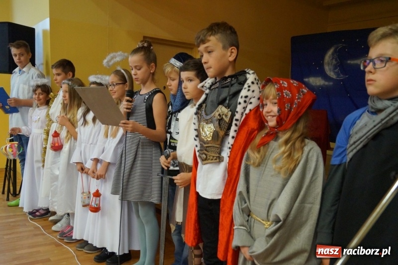 Zdjęcie w galerii na portalu naszraciborz.pl: W Nędzy św. Marcin w dwóch językach. Orszak przeszedł ulicami wsi wiadomości z regionu