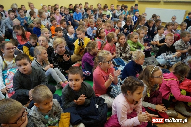Zdjęcie w galerii na portalu naszraciborz.pl: W Nędzy św. Marcin w dwóch językach. Orszak przeszedł ulicami wsi wiadomości z regionu