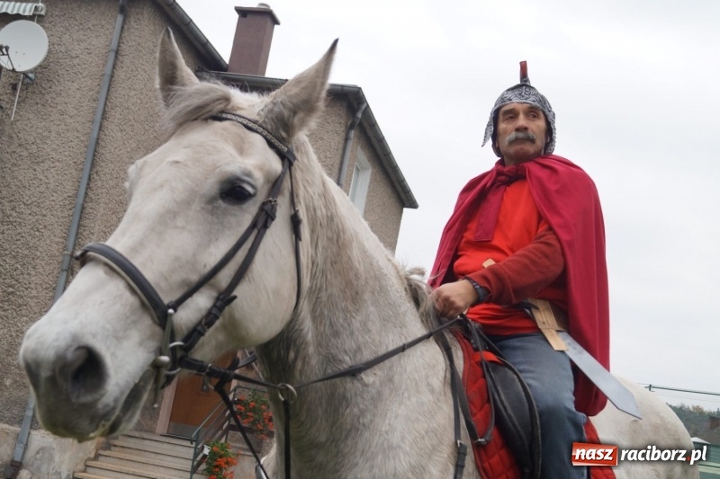 Zdjęcie w galerii na portalu naszraciborz.pl: W Nędzy św. Marcin w dwóch językach. Orszak przeszedł ulicami wsi wiadomości z regionu