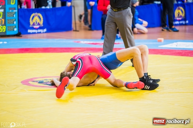 Zdjęcie w galerii na portalu naszraciborz.pl: W Arenie Rafako trwają Mistrzostwa Polski Młodzików w zapasach  wiadomości z regionu