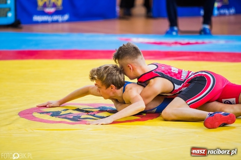 Zdjęcie w galerii na portalu naszraciborz.pl: W Arenie Rafako trwają Mistrzostwa Polski Młodzików w zapasach  wiadomości z regionu