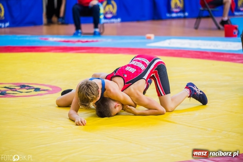 Zdjęcie w galerii na portalu naszraciborz.pl: W Arenie Rafako trwają Mistrzostwa Polski Młodzików w zapasach  wiadomości z regionu