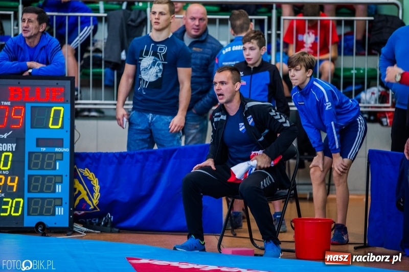 Zdjęcie w galerii na portalu naszraciborz.pl: W Arenie Rafako trwają Mistrzostwa Polski Młodzików w zapasach  wiadomości z regionu