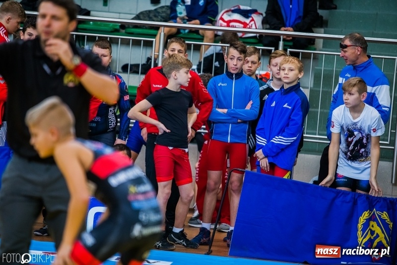 Zdjęcie w galerii na portalu naszraciborz.pl: W Arenie Rafako trwają Mistrzostwa Polski Młodzików w zapasach  wiadomości z regionu