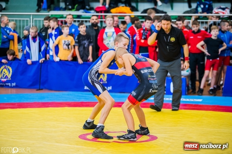 Zdjęcie w galerii na portalu naszraciborz.pl: W Arenie Rafako trwają Mistrzostwa Polski Młodzików w zapasach  wiadomości z regionu