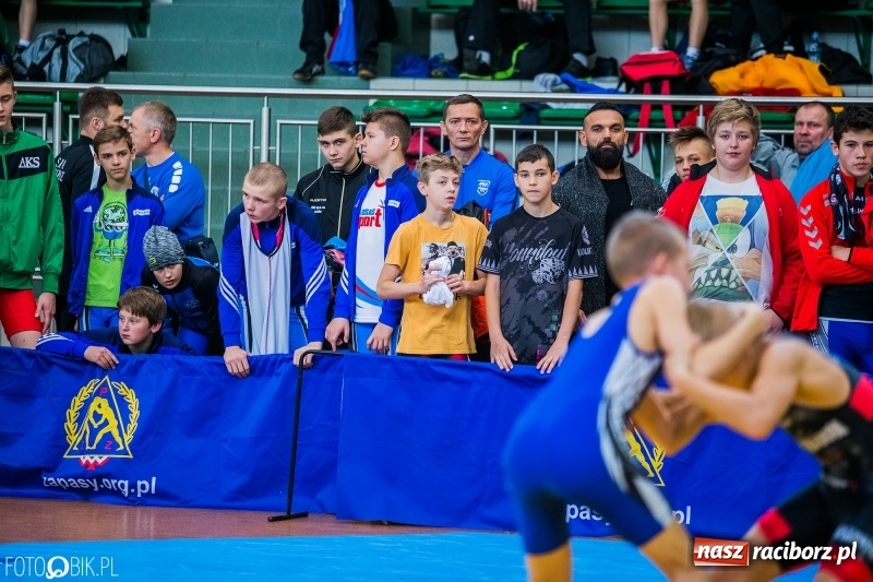 Zdjęcie w galerii na portalu naszraciborz.pl: W Arenie Rafako trwają Mistrzostwa Polski Młodzików w zapasach  wiadomości z regionu