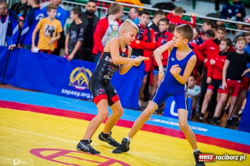 Zdjęcie w galerii na portalu naszraciborz.pl: W Arenie Rafako trwają Mistrzostwa Polski Młodzików w zapasach  wiadomości z regionu