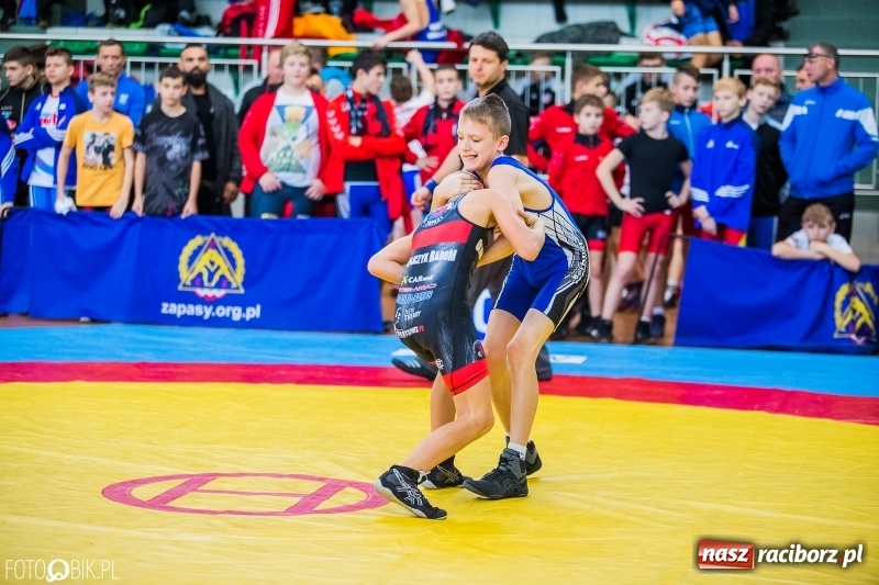 Zdjęcie w galerii na portalu naszraciborz.pl: W Arenie Rafako trwają Mistrzostwa Polski Młodzików w zapasach  wiadomości z regionu