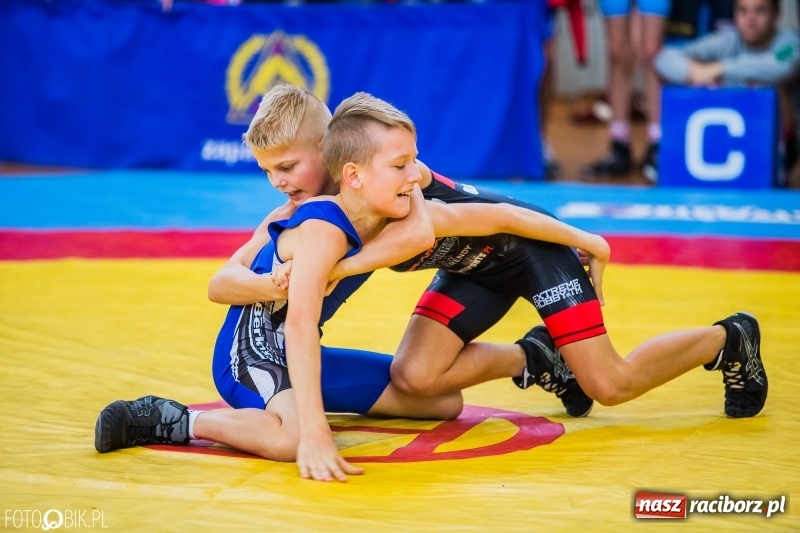 Zdjęcie w galerii na portalu naszraciborz.pl: W Arenie Rafako trwają Mistrzostwa Polski Młodzików w zapasach  wiadomości z regionu