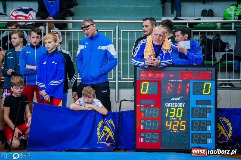 Zdjęcie w galerii na portalu naszraciborz.pl: W Arenie Rafako trwają Mistrzostwa Polski Młodzików w zapasach  wiadomości z regionu