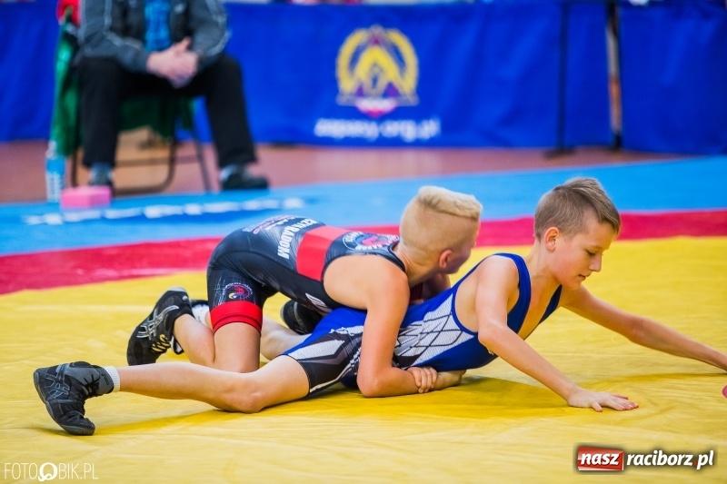 Zdjęcie w galerii na portalu naszraciborz.pl: W Arenie Rafako trwają Mistrzostwa Polski Młodzików w zapasach  wiadomości z regionu