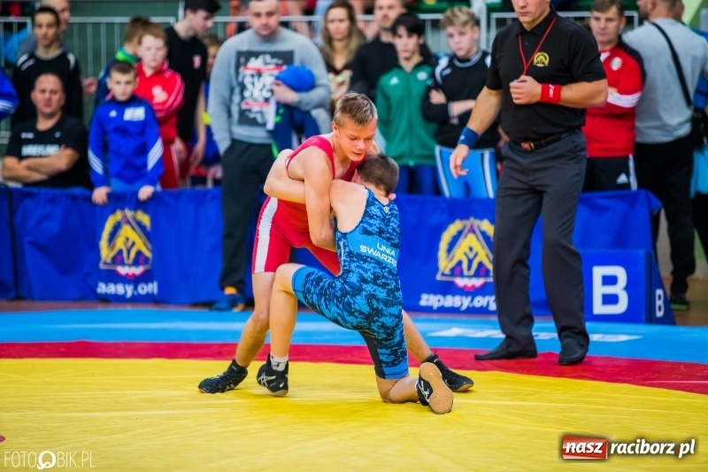 Zdjęcie w galerii na portalu naszraciborz.pl: W Arenie Rafako trwają Mistrzostwa Polski Młodzików w zapasach  wiadomości z regionu