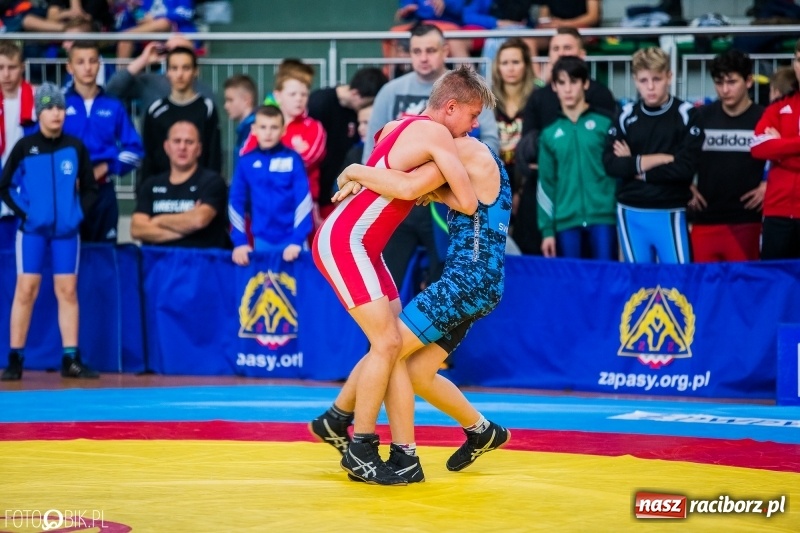 Zdjęcie w galerii na portalu naszraciborz.pl: W Arenie Rafako trwają Mistrzostwa Polski Młodzików w zapasach  wiadomości z regionu