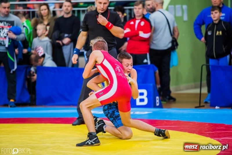 Zdjęcie w galerii na portalu naszraciborz.pl: W Arenie Rafako trwają Mistrzostwa Polski Młodzików w zapasach  wiadomości z regionu