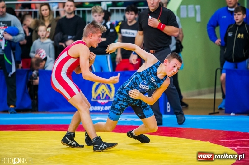 Zdjęcie w galerii na portalu naszraciborz.pl: W Arenie Rafako trwają Mistrzostwa Polski Młodzików w zapasach  wiadomości z regionu